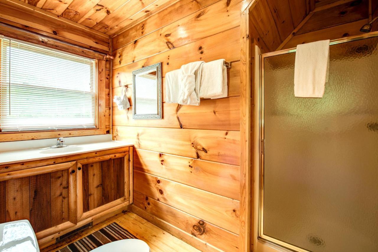 Cabin Of Dreams, 3 Bedroom Water View, Wifi, Hot Tub, Pool Table, Sleep 8 Sevierville Ngoại thất bức ảnh