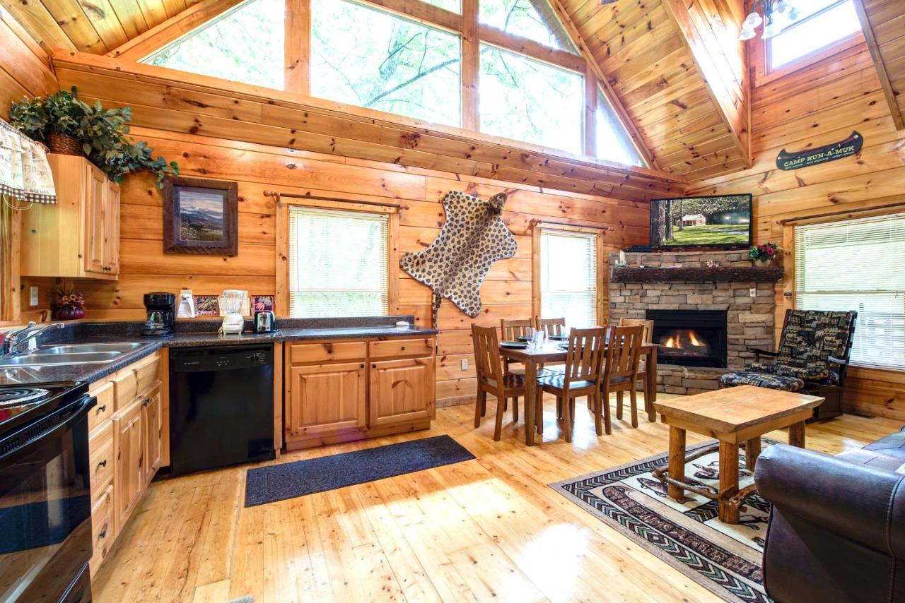 Cabin Of Dreams, 3 Bedroom Water View, Wifi, Hot Tub, Pool Table, Sleep 8 Sevierville Ngoại thất bức ảnh